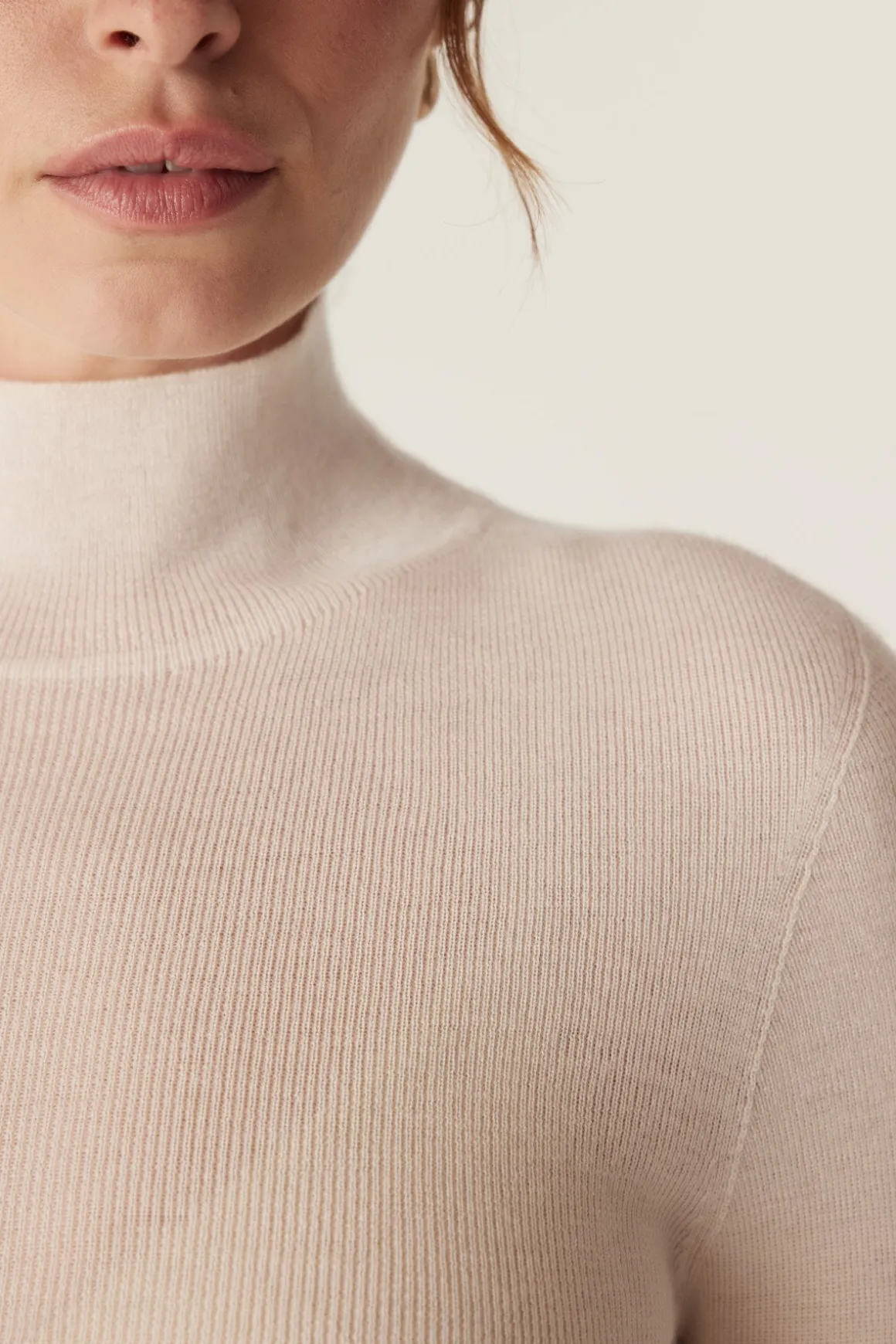 Superfine Merino Turtle Neck - Ecru