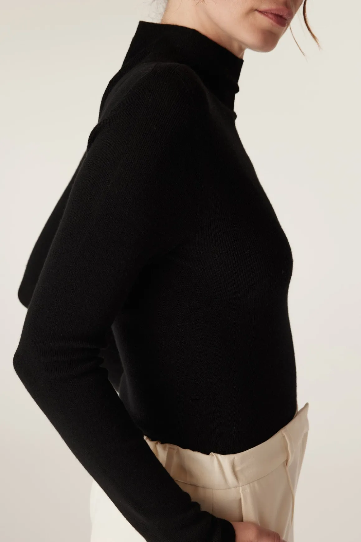 Superfine Merino Turtle Neck - Black