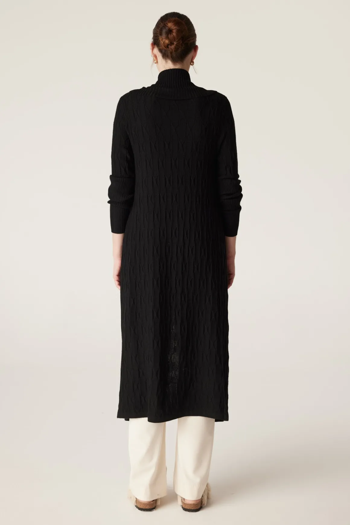 The Beaumont Merino Cardigan - Black